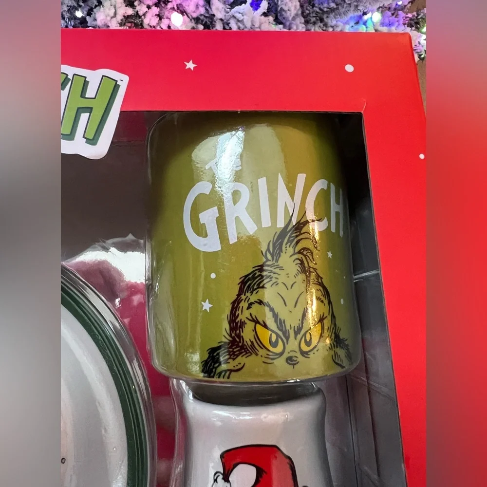 The Grinch Santa’s Cookie Kit – Plate, Mug, Milk Jug + Cookies | New in Box‎